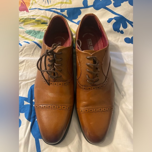 One pair of men shoes size 9 - Picture 1 of 4